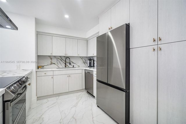 2851 NE 183rd St 404E, Aventura, FL 33160