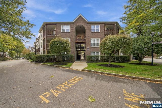 271 Village Circle Drive, Fort Lee, NJ 07024