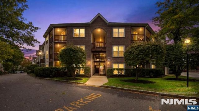271 Village Circle Drive, Fort Lee, NJ 07024