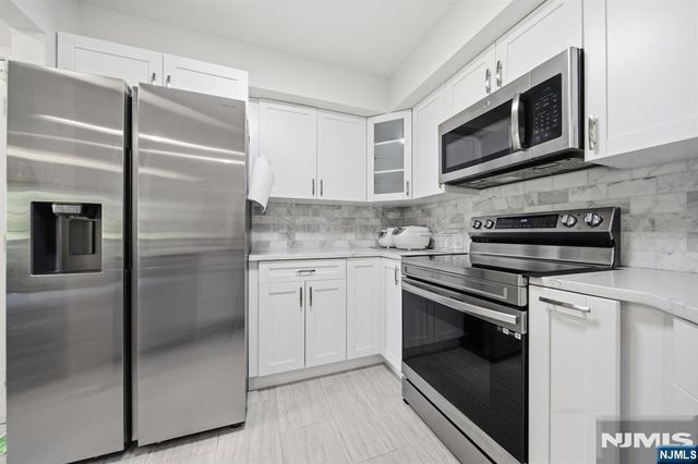 271 Village Circle Drive, Fort Lee, NJ 07024