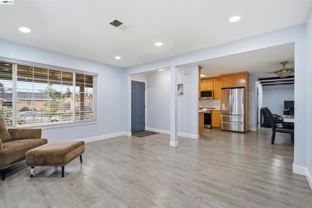 32252 Valiant Way, Union City, CA 94587