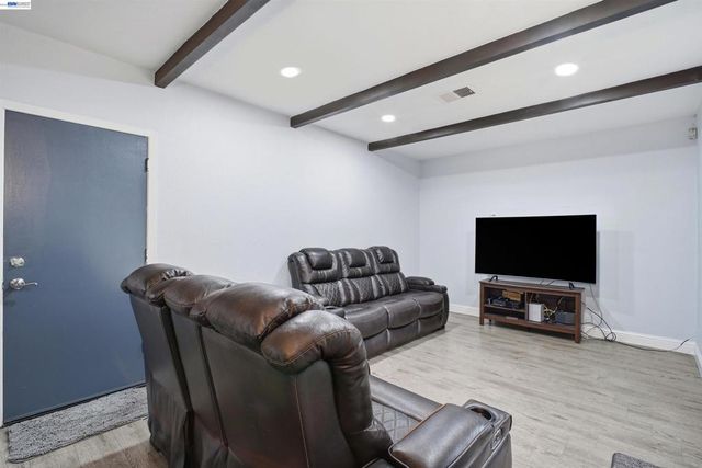 32252 Valiant Way, Union City, CA 94587
