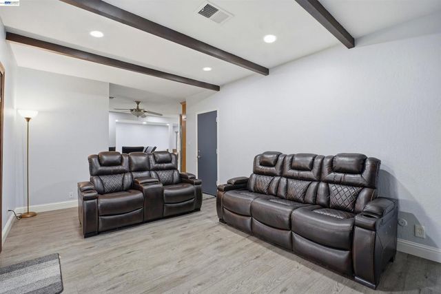 32252 Valiant Way, Union City, CA 94587