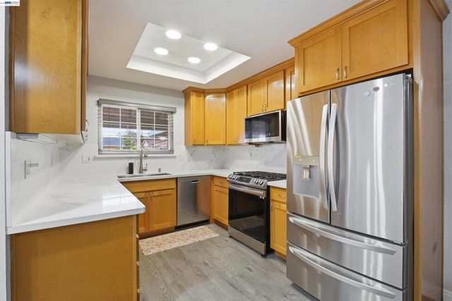 32252 Valiant Way, Union City, CA 94587