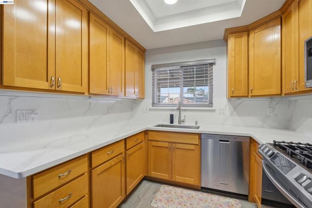 32252 Valiant Way, Union City, CA 94587