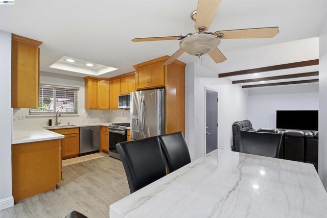 32252 Valiant Way, Union City, CA 94587