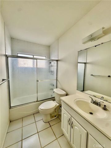 1331 Berkeley 3, Santa Monica, CA 90404