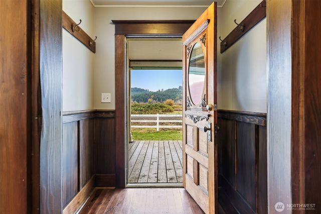 1604 Lincoln Creek Road, Rochester, WA 98579