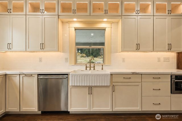 1604 Lincoln Creek Road, Rochester, WA 98579