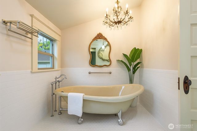 1604 Lincoln Creek Road, Rochester, WA 98579