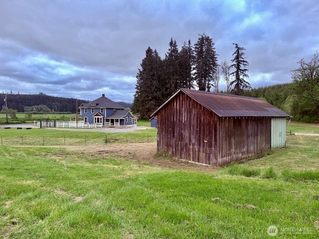 1604 Lincoln Creek Road, Rochester, WA 98579