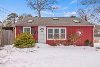 24 East Road, Mashpee, MA 02649
