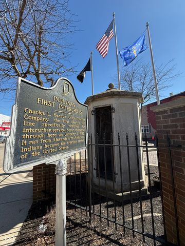 402 W Monroe Street, Alexandria, IN 46001