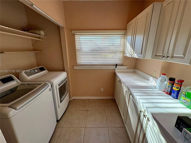 4948 SW 90th Ter, Cooper City, FL 33328