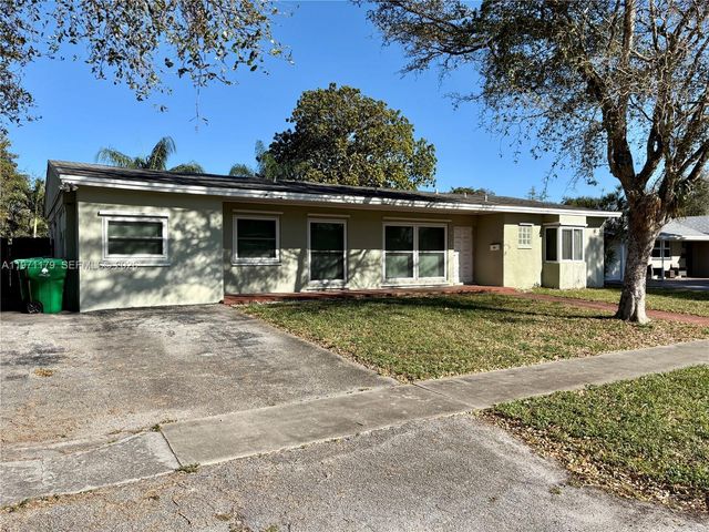 4948 SW 90th Ter, Cooper City, FL 33328