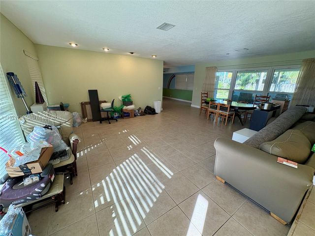 4948 SW 90th Ter, Cooper City, FL 33328