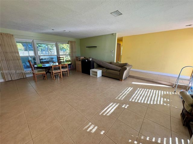 4948 SW 90th Ter, Cooper City, FL 33328