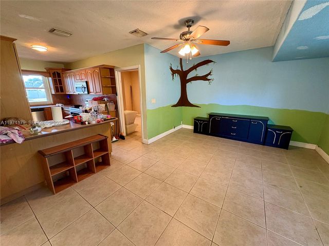 4948 SW 90th Ter, Cooper City, FL 33328