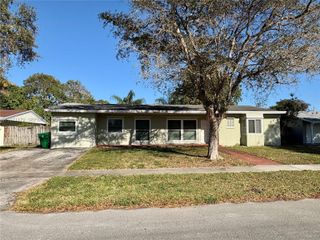 4948 SW 90th Ter, Cooper City, FL 33328