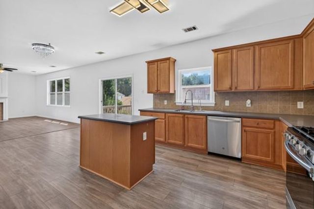 5280 Lakerock Way SW, Atlanta, GA 30331
