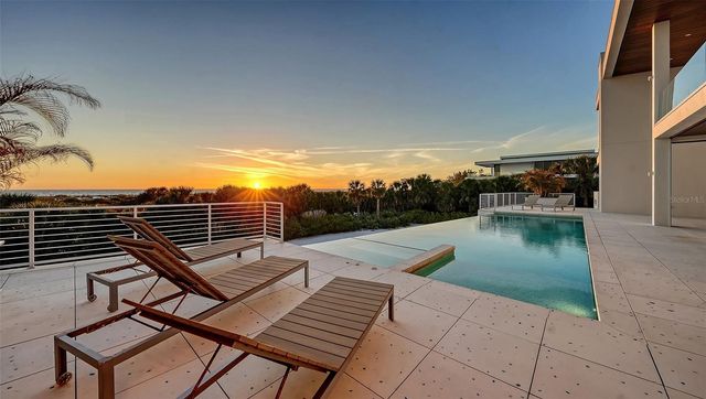 160 WHITTIER DRIVE, Sarasota, FL 34236