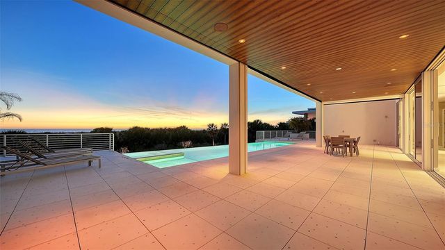 160 WHITTIER DRIVE, Sarasota, FL 34236