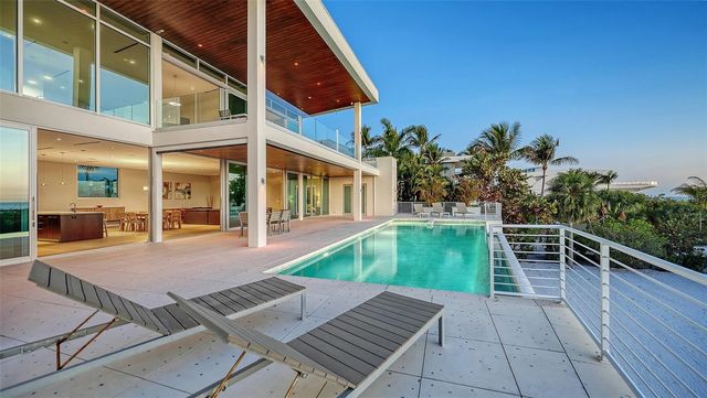 160 WHITTIER DRIVE, Sarasota, FL 34236