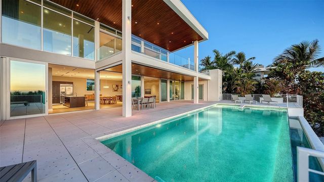 160 WHITTIER DRIVE, Sarasota, FL 34236