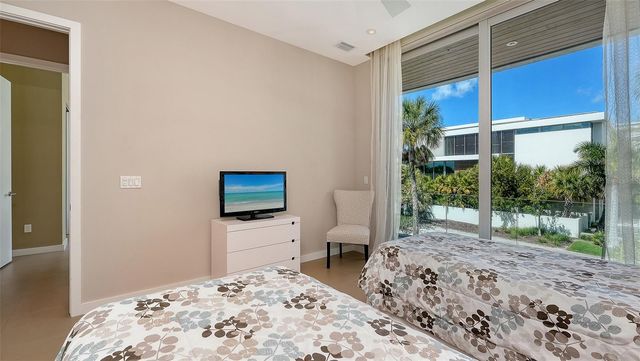 160 WHITTIER DRIVE, Sarasota, FL 34236