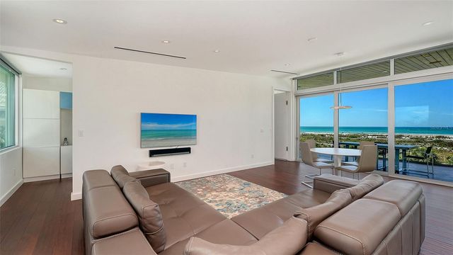 160 WHITTIER DRIVE, Sarasota, FL 34236