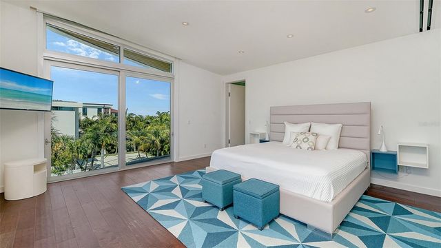 160 WHITTIER DRIVE, Sarasota, FL 34236