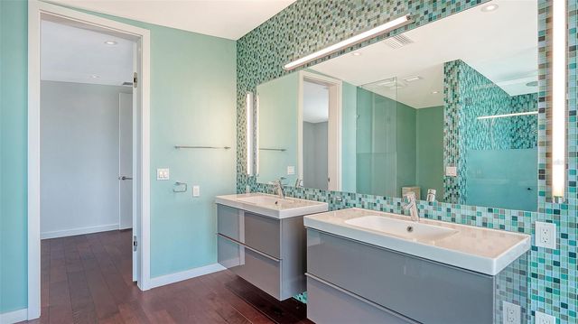 160 WHITTIER DRIVE, Sarasota, FL 34236