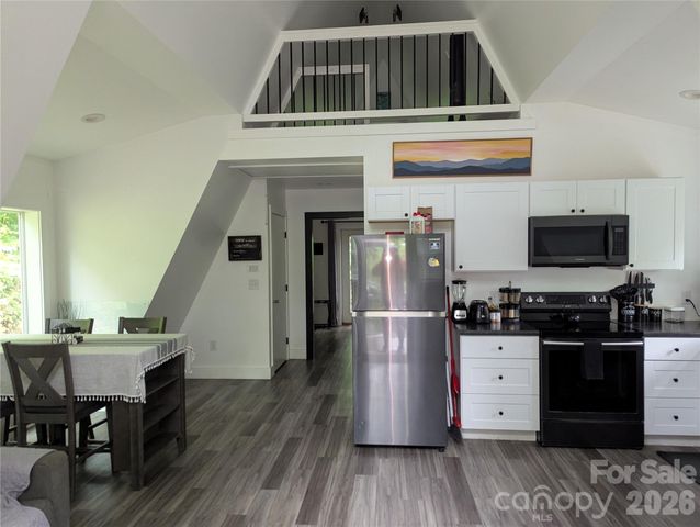 87 Hershel Lane, Swannanoa, NC 28778