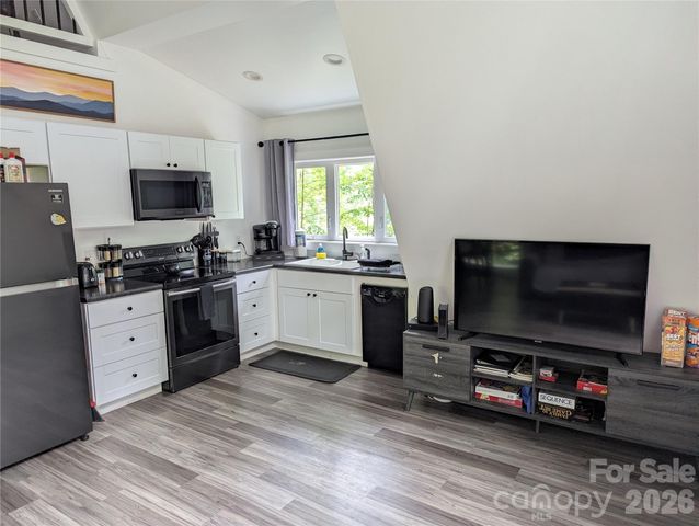 87 Hershel Lane, Swannanoa, NC 28778