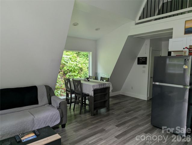 87 Hershel Lane, Swannanoa, NC 28778