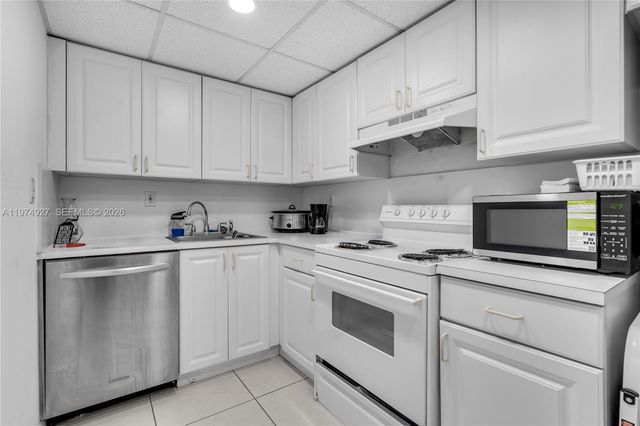 17530 NW 68th Ave C2003, Hialeah, FL 33015