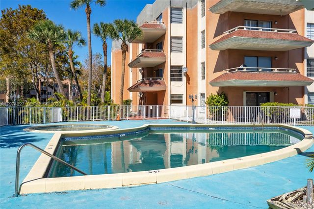 17530 NW 68th Ave C2003, Hialeah, FL 33015