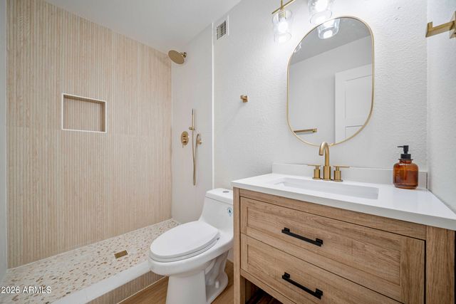 8608 E WHITTON Avenue, Scottsdale, AZ 85251