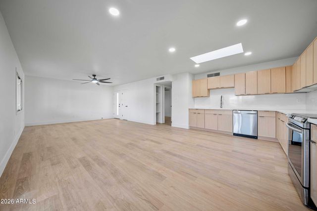 8608 E WHITTON Avenue, Scottsdale, AZ 85251