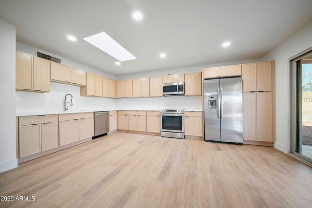 8608 E WHITTON Avenue, Scottsdale, AZ 85251