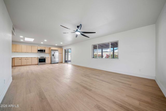 8608 E WHITTON Avenue, Scottsdale, AZ 85251