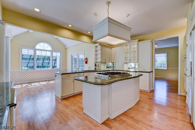 5 Meadow Ct, Montville Twp., NJ 07045