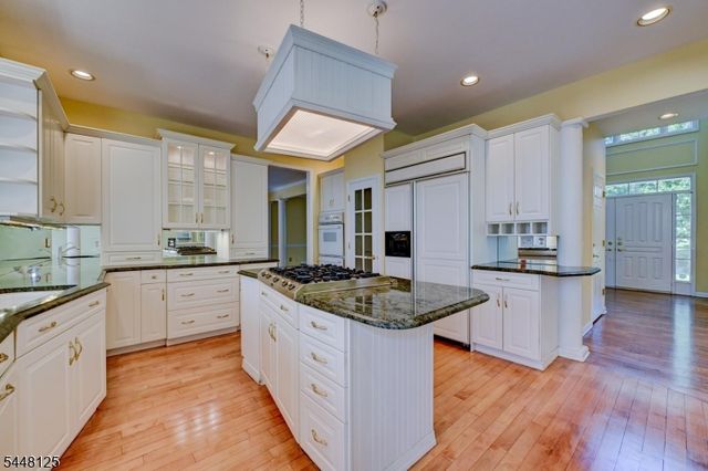 5 Meadow Ct, Montville Twp., NJ 07045