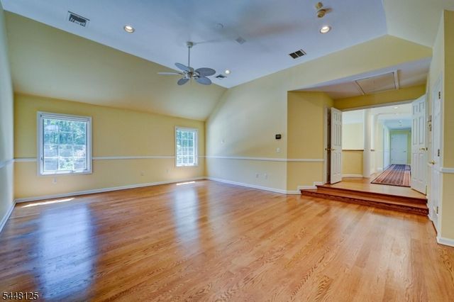 5 Meadow Ct, Montville Twp., NJ 07045