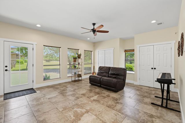 502 S Lariat CIR, Dripping Springs, TX 78620