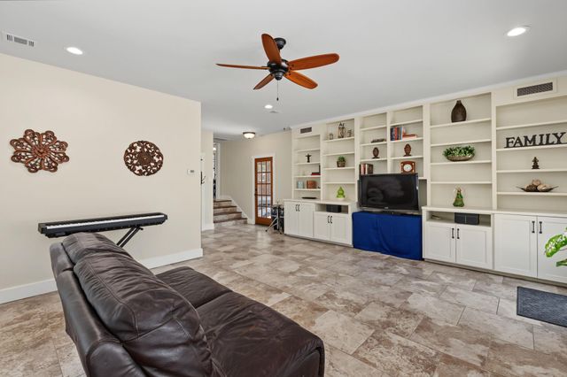 502 S Lariat CIR, Dripping Springs, TX 78620
