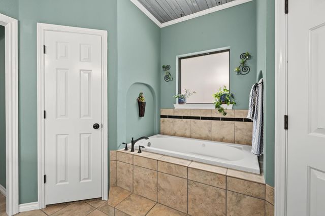 502 S Lariat CIR, Dripping Springs, TX 78620
