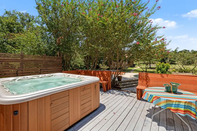 502 S Lariat CIR, Dripping Springs, TX 78620
