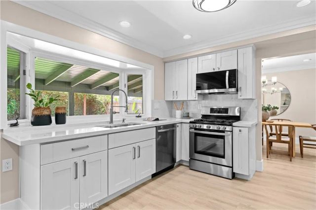 14822 Foxcroft, Tustin, CA 92780