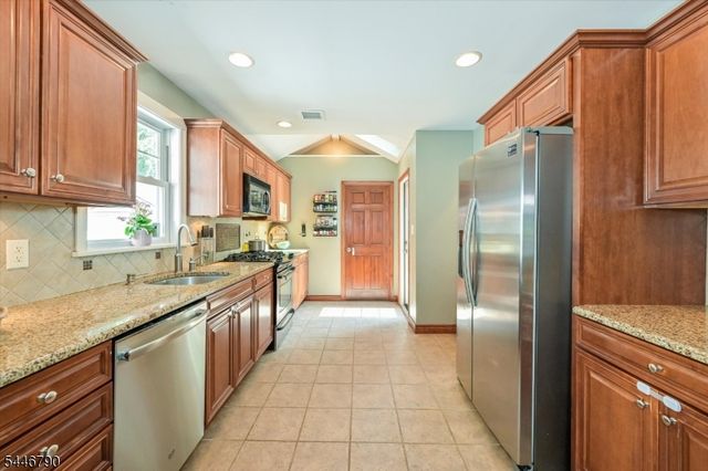 92 Carey Ave, Butler Boro, NJ 07405